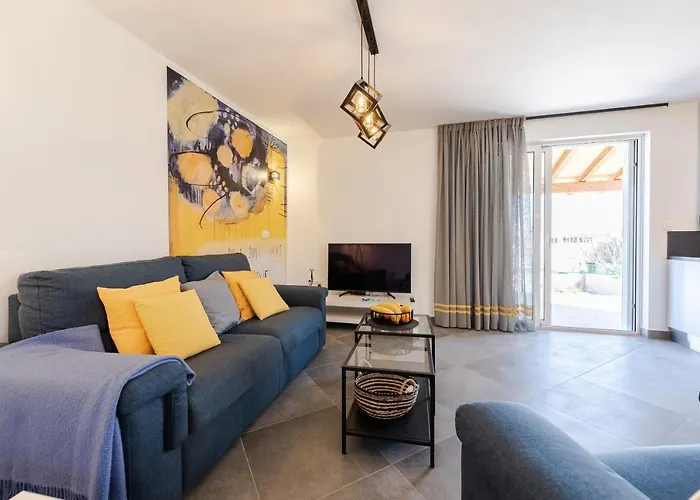 Charm Vila *