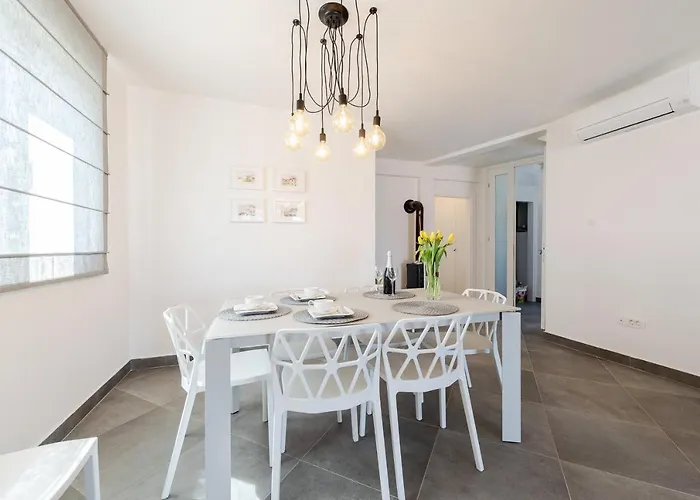 Charm Vila Tkon